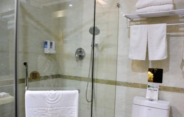 Jinan Yue Ming Xuan Hotel Жинан Екстериор снимка